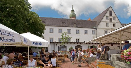 Name:  Kloster Andrechs  10_by_andechs_kloster_biergarten_roland_rossner_3_452x.jpg
Views: 16437
Size:  33.9 KB