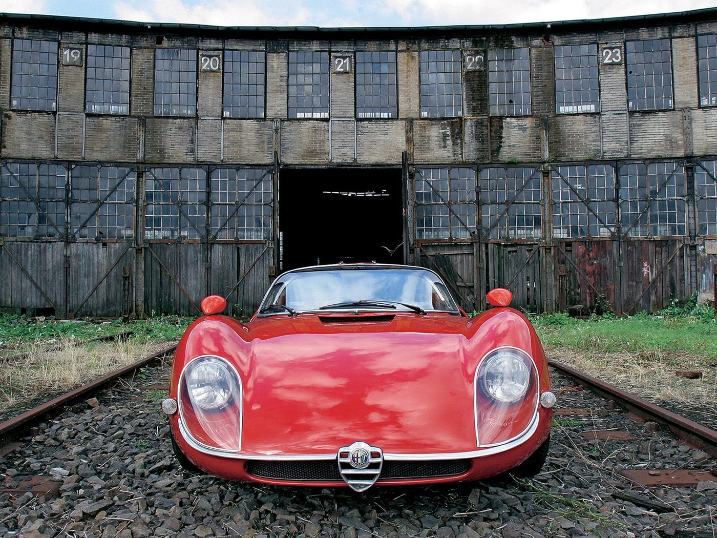 Name:  alfaromeo-33-2-stradale03.jpg
Views: 1974
Size:  564.6 KB