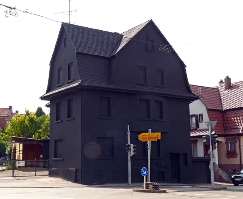 Name:  Black house..jpg
Views: 357
Size:  215.5 KB