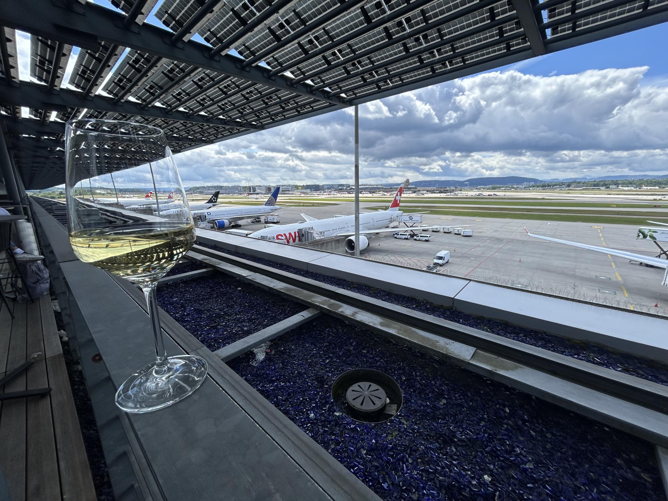 Name:  lounge at zrh.jpg
Views: 228
Size:  540.7 KB