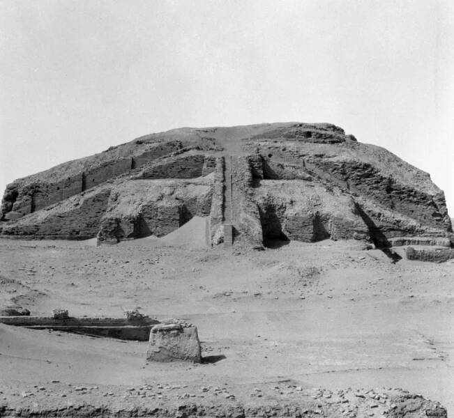 Name:  the Ziggurat of Ur in Iraq in 1929, Before..jpg
Views: 398
Size:  47.3 KB