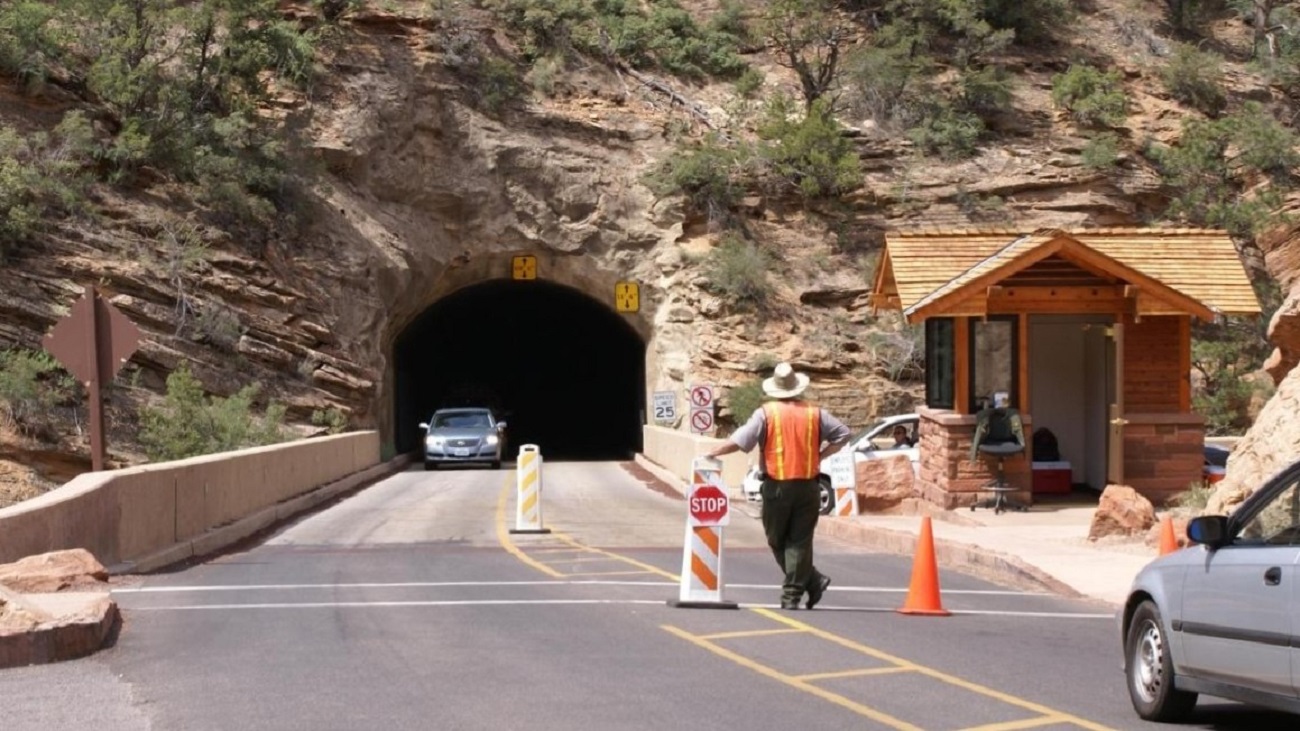 Name:  110-Zion Tunnel.jpg
Views: 164
Size:  301.9 KB