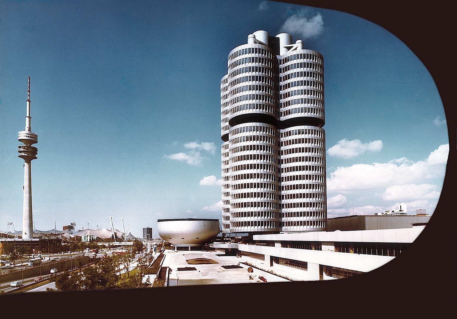 Name:  bmw-s-tower-and-museum-in-munich-celebrate-40-years-of-existence-1080p-2.jpg
Views: 5681
Size:  541.7 KB