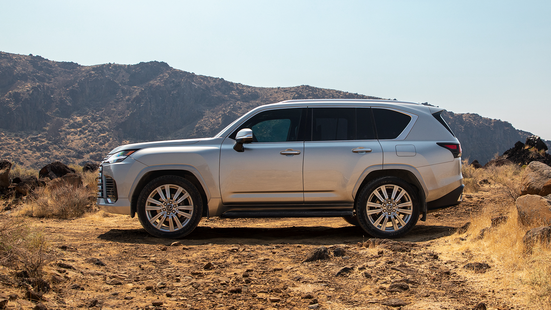 Name:  lexus-lx_100810350_h.jpg
Views: 1664
Size:  2.03 MB