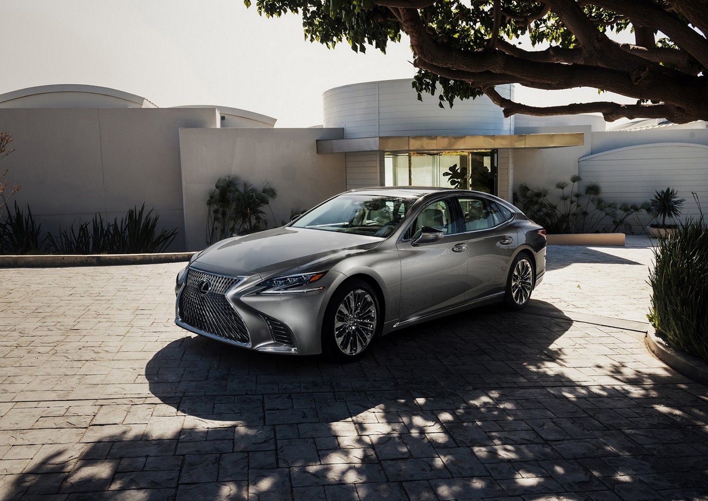 Name:  2018-Lexus-LS-6.jpg
Views: 3941
Size:  330.1 KB