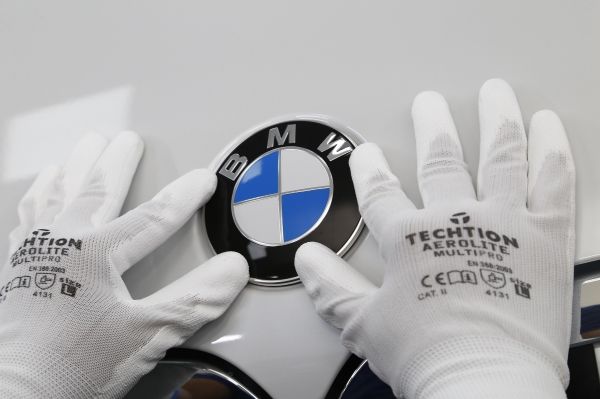 Name:  P90388651_lowRes_bmw-group-plant-chen.jpg
Views: 1928
Size:  28.4 KB