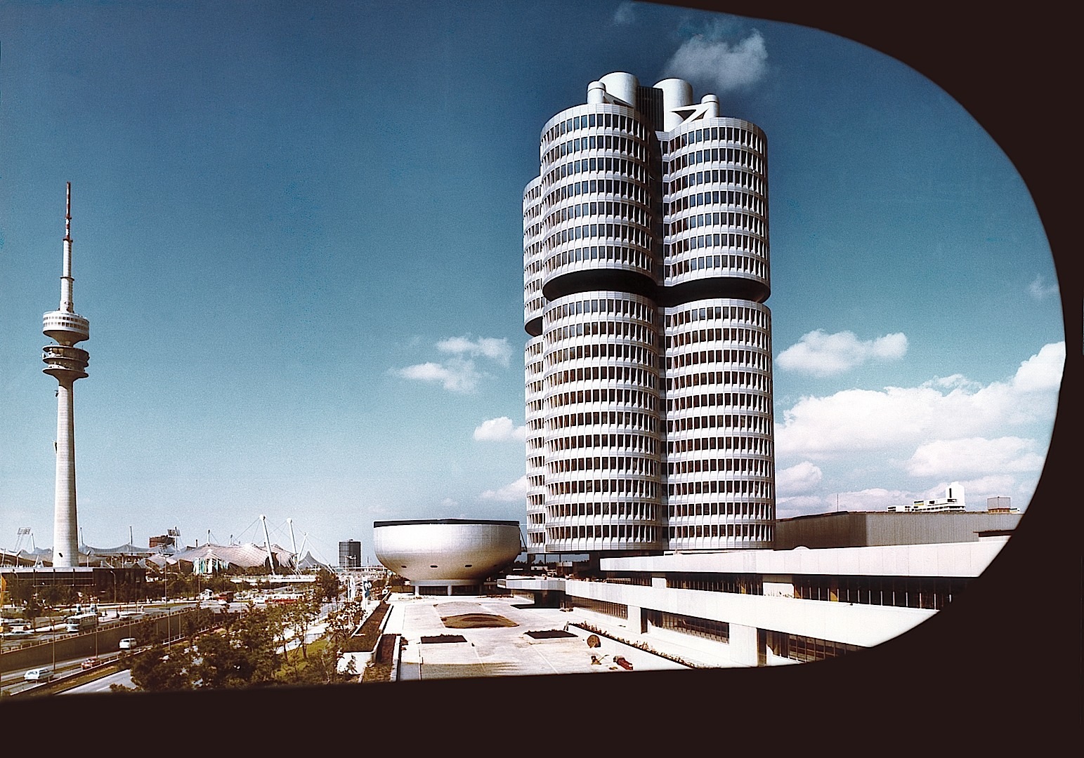 Name:  bmw-s-tower-and-museum-in-munich-celebrate-40-years-of-existence-1080p-2.jpg
Views: 5680
Size:  541.7 KB