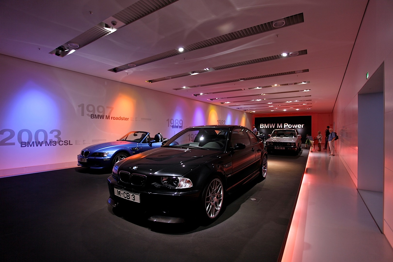 Name:  bmw-s-tower-and-museum-in-munich-celebrate-40-years-of-existence-1080p-23.jpg
Views: 3422
Size:  317.5 KB